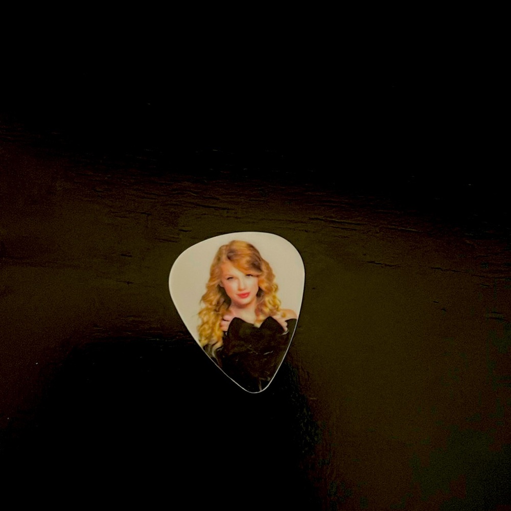Very Rare Official Taylor Swift Speak Now 2011 Tour Guitar Pick